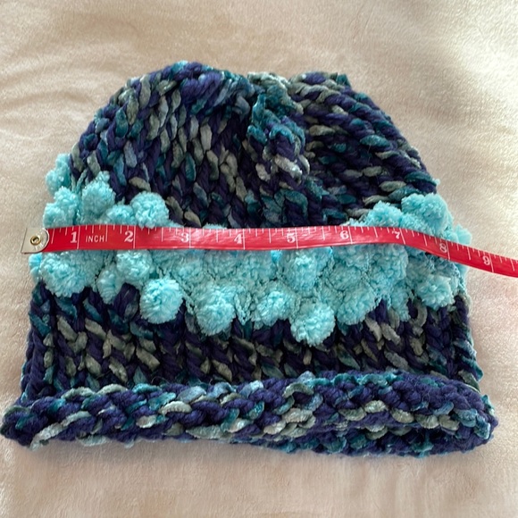 NWT - Hand-knitted hat - Picture 5 of 7
